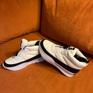 $250 NWT | SOREL insulated waterproof snow winter booties